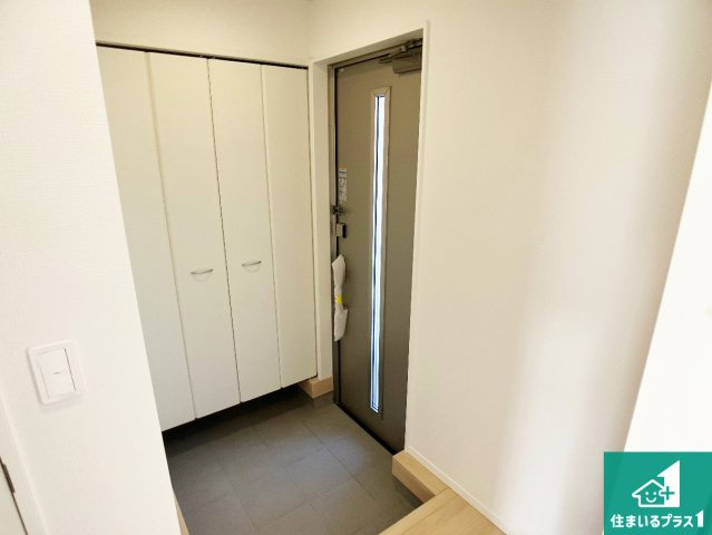 西脇市郷瀬町　第2期　新築一戸建ての玄関|シューズボックスにはたくさんの靴が収納できるので玄関周りはいつもスッキリ！ご家族が増えても安心！