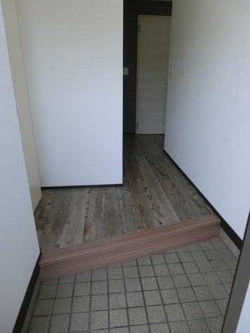 ひがしレジデンスの玄関
