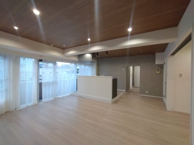 御苑ハイムの居間・リビング