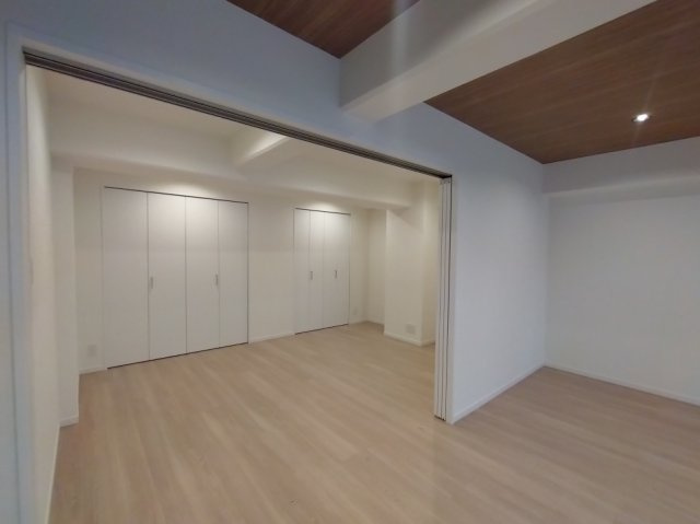 御苑ハイムの洋室