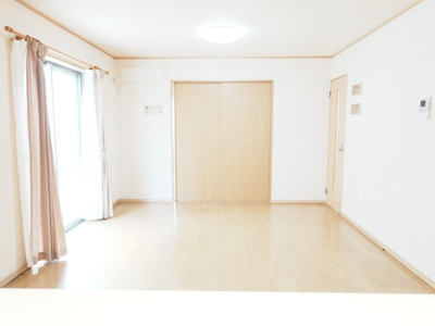 【居間・リビング】 | 三重郡川越町大字当新田 | ＬＤＫ