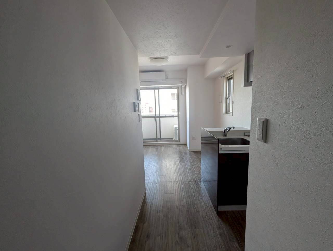 ONLYONE川西藤の木の内装