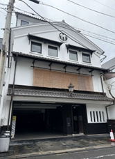 くろちく万蔵ビルの外観