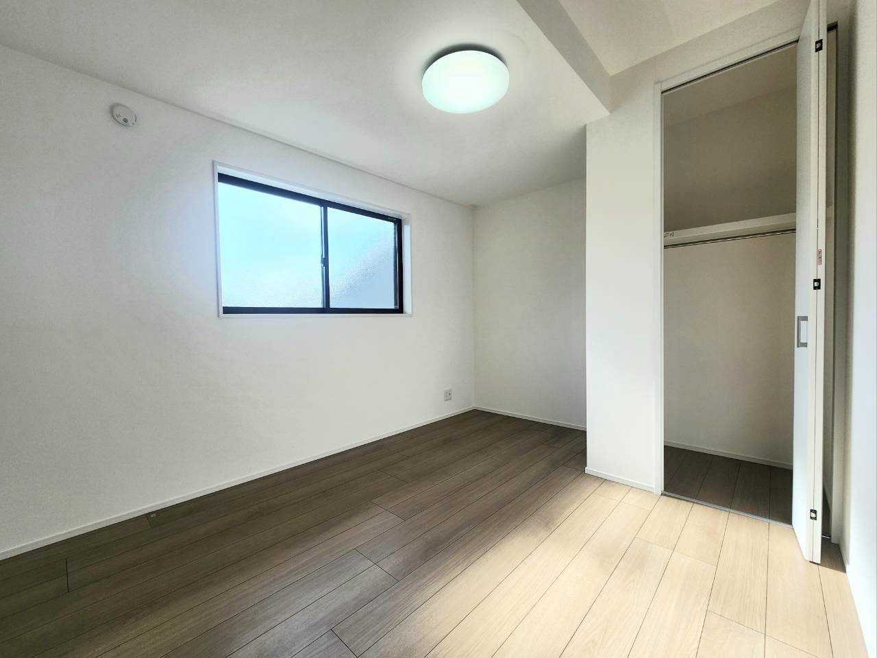 RESET HOUSE－リセットハウス－八幡西区楠北3丁目の洋室|1階リビング横5.9帖洋室です♪