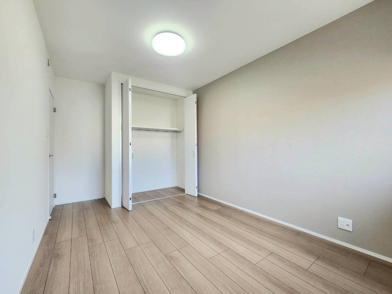 RESET HOUSE－リセットハウス－八幡西区楠北3丁目の洋室|1階6.3帖洋室です♪