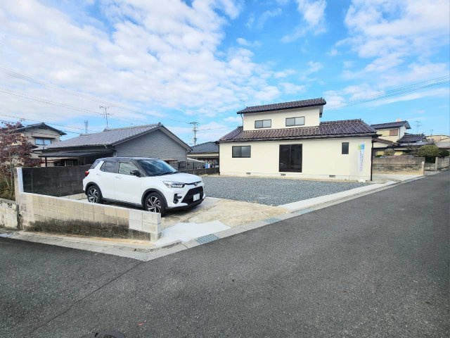 RESET HOUSE－リセットハウス－八幡西区楠北3丁目の外観|駐車並列4台＋1台、計5台♪大きな庭付き♪