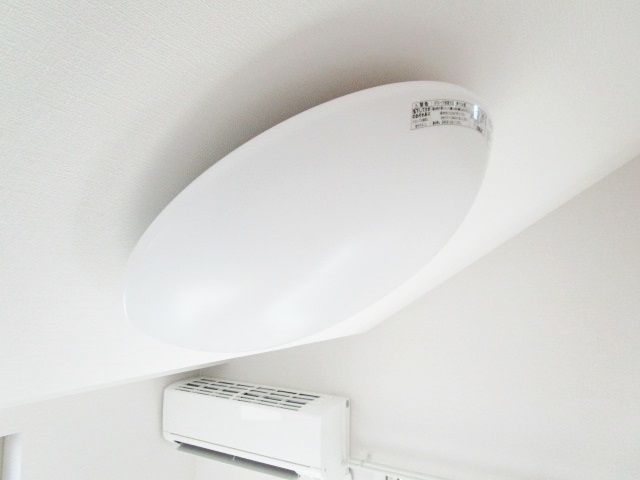 コンフォルタ飛鳥山の内装|シーリングライト付いています。