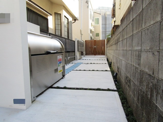 コンフォルタ飛鳥山のエントランス|エントランスアプローチ。