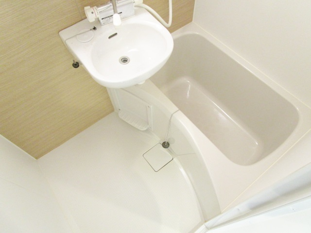 コンフォルタ飛鳥山の浴室|アクセントパネル採用のバスルームです。