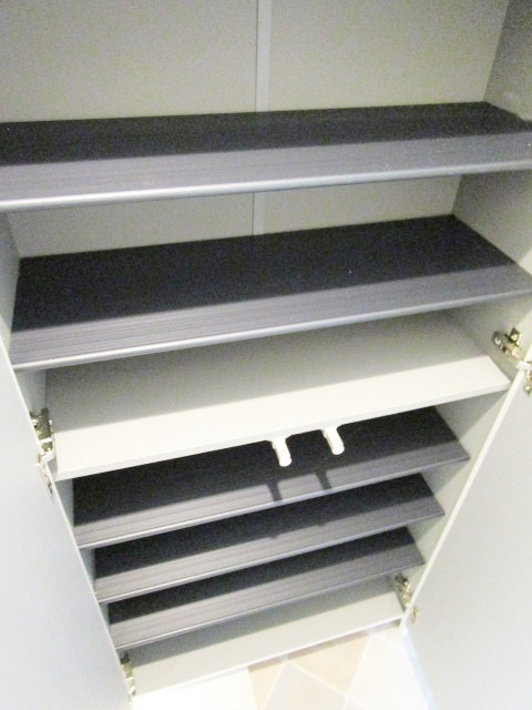 コンフォルタ飛鳥山の内装|シューズボックスあります。