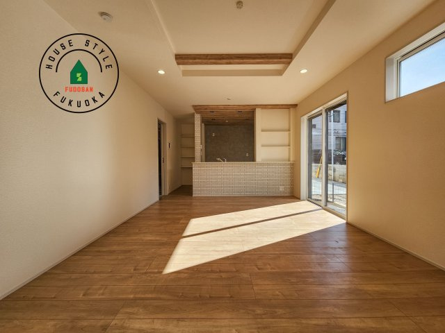 福岡市城南区東油山2丁目第1-2棟（1号棟）の居間・リビング|キッチンからリビングをしっかり確認できます。家族の笑顔があふれる空間になりそうですね。