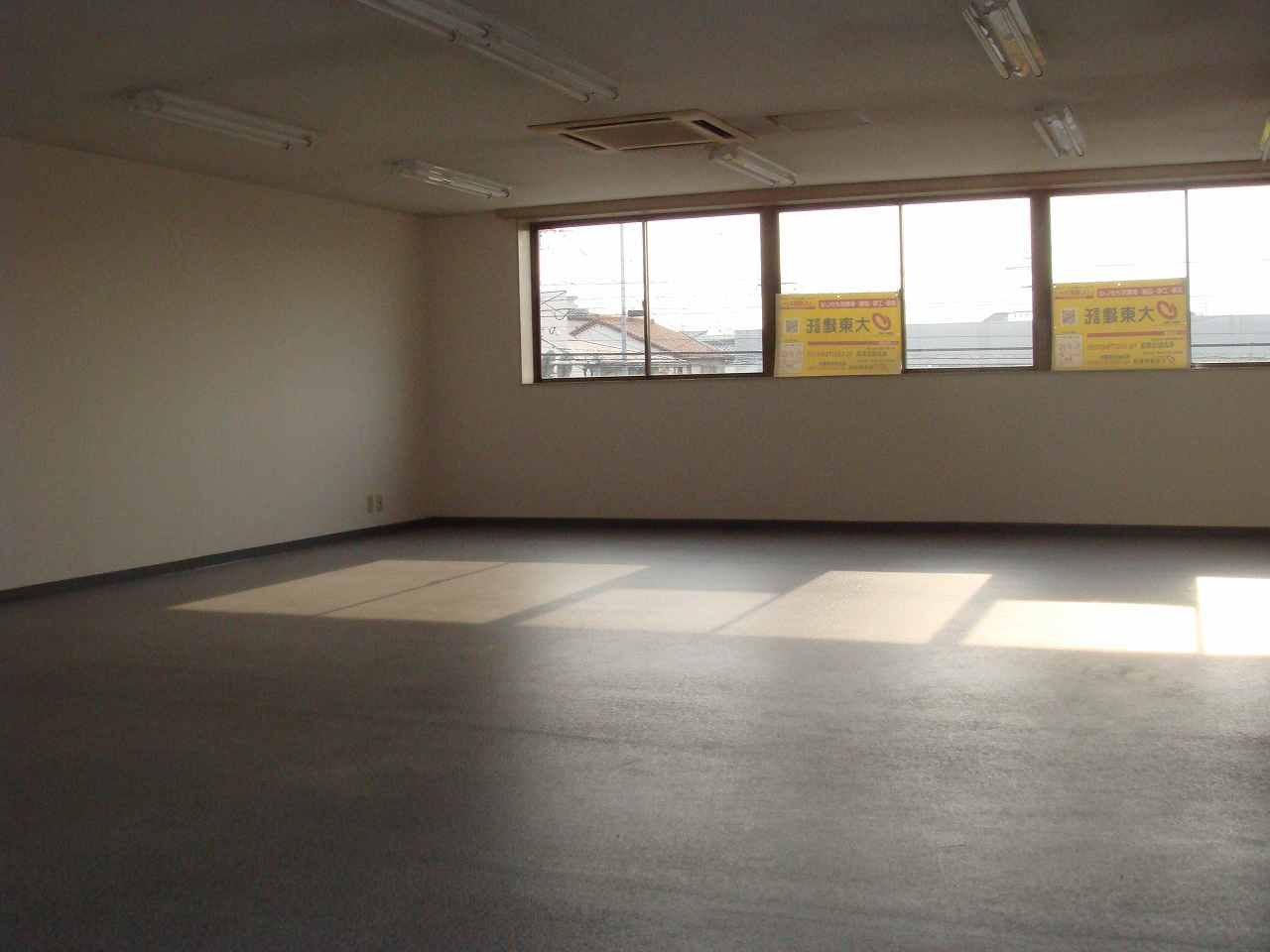 東山1丁目倉庫付事務所の内装