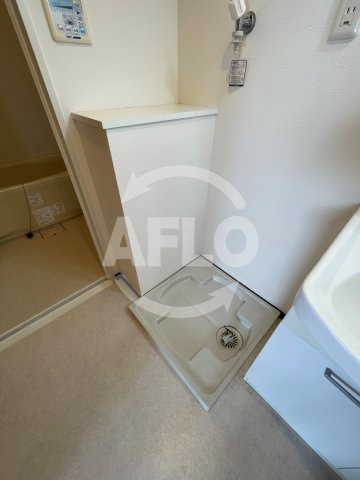 ヴェルドミール・ユモト　東粉浜小学校区の洗面所|ヴェルドミール・ユモト　室内洗濯機置き場