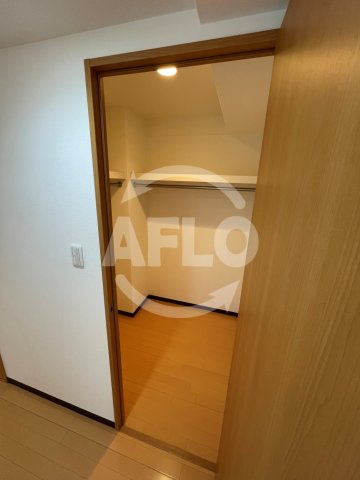 ヴェルドミール・ユモト　東粉浜小学校区の収納|ヴェルドミール・ユモト　ウォークインクロゼット