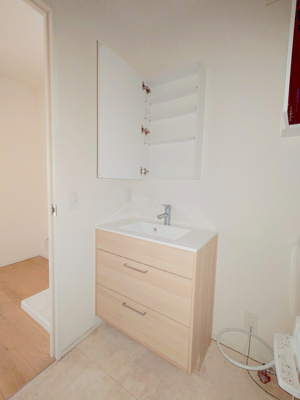 【独立洗面台】 | omochi'de akabane | 朝の身支度には欠かせない独立洗面化粧台