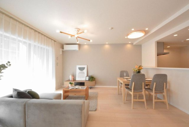 シティテラス横浜仲町台壱番館の居間・リビング