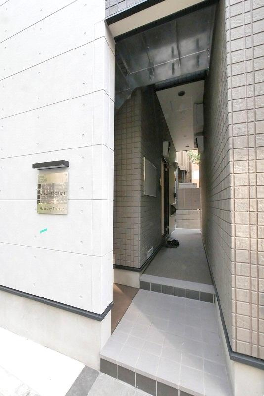 板橋区仲宿のアパートのエントランス