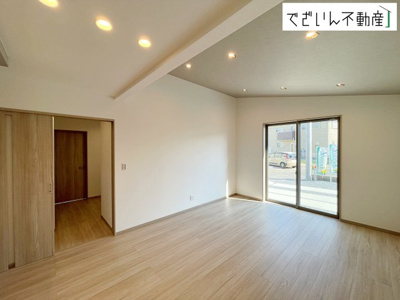 【居間・リビング】 | ワイウッドコート上里町(七本木)第60期【平屋】新築住宅 | ≪4号棟≫
現地(2026年4月撮影)