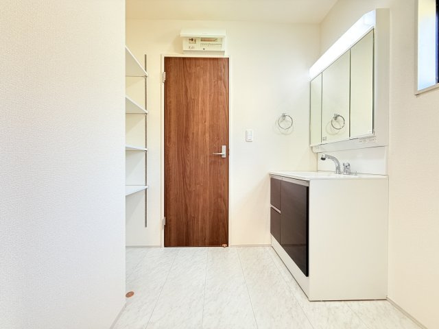 小美玉市小川第1　新築戸建　1号棟の独立洗面台