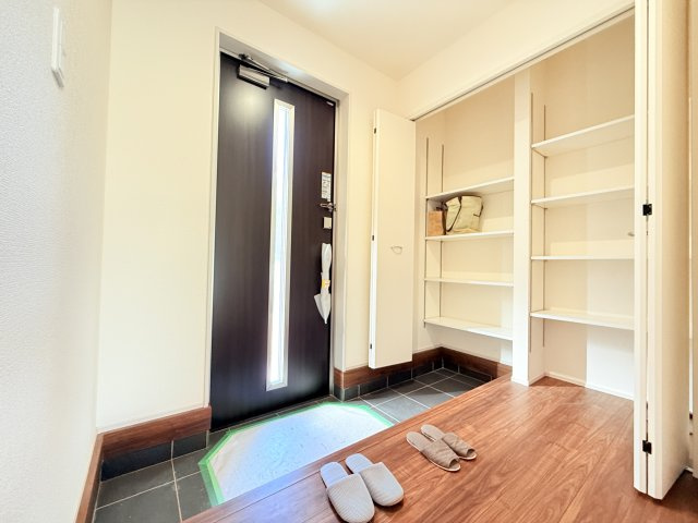 小美玉市小川第1　新築戸建　1号棟の玄関