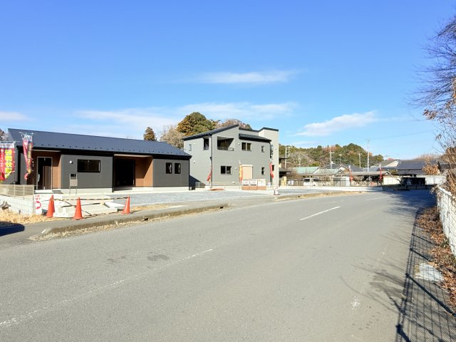 小美玉市小川第1　新築戸建　1号棟の前面道路含む現地写真