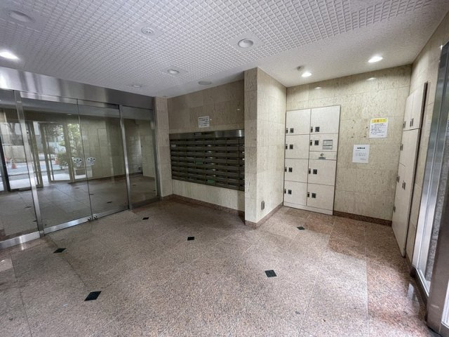 新宿区北山伏町の賃貸マンションのロビー