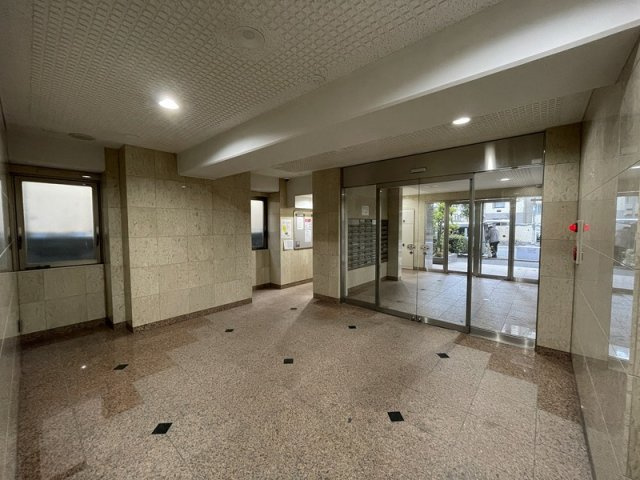 新宿区北山伏町の賃貸マンションのエントランス