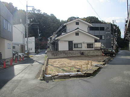 宮内2丁目の前面道路含む現地写真