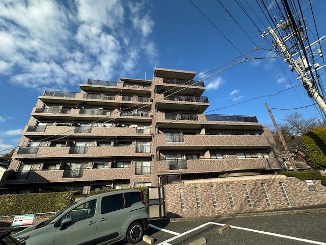 駅5分でこの落ち着きのある住環境！住むならココでしょ！！【横浜和田町パークホームズ】リフォームの外観|外観もきれいです