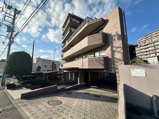 駅5分でこの落ち着きのある住環境！住むならココでしょ！！【横浜和田町パークホームズ】リフォームのエントランス|清潔なエントランスです