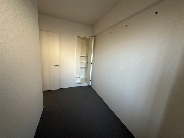 駅5分でこの落ち着きのある住環境！住むならココでしょ！！【横浜和田町パークホームズ】リフォームの洋室|使い勝手のいい洋室です