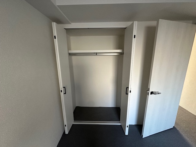 駅5分でこの落ち着きのある住環境！住むならココでしょ！！【横浜和田町パークホームズ】リフォームの収納|収納スペース豊富です