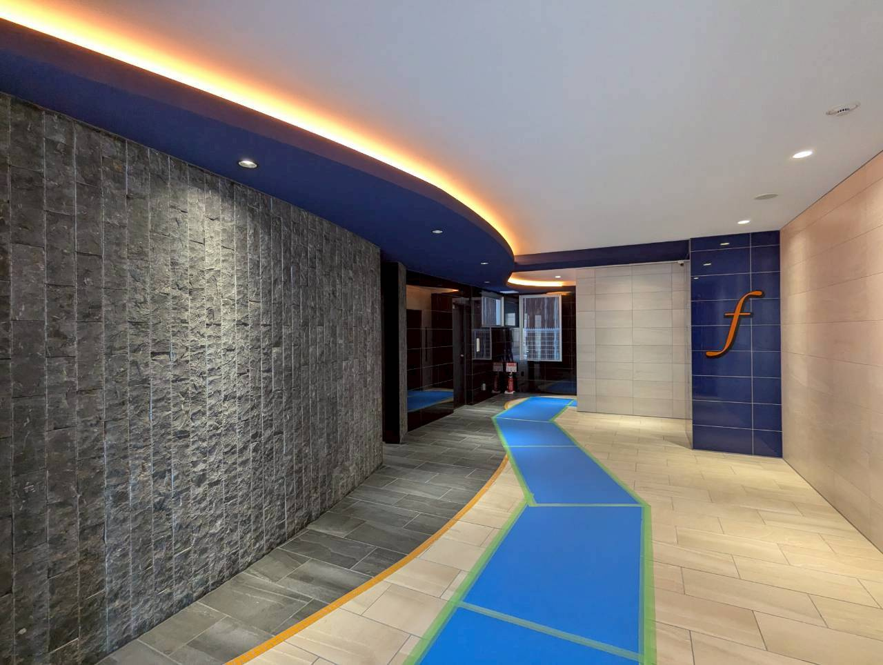 セレニテフラン谷町四丁目アリエのロビー