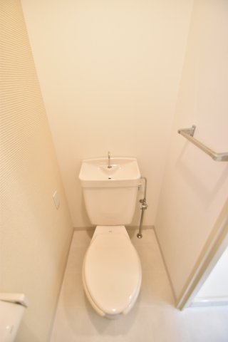 大阪市都島区中野町２丁目の賃貸マンションのトイレ