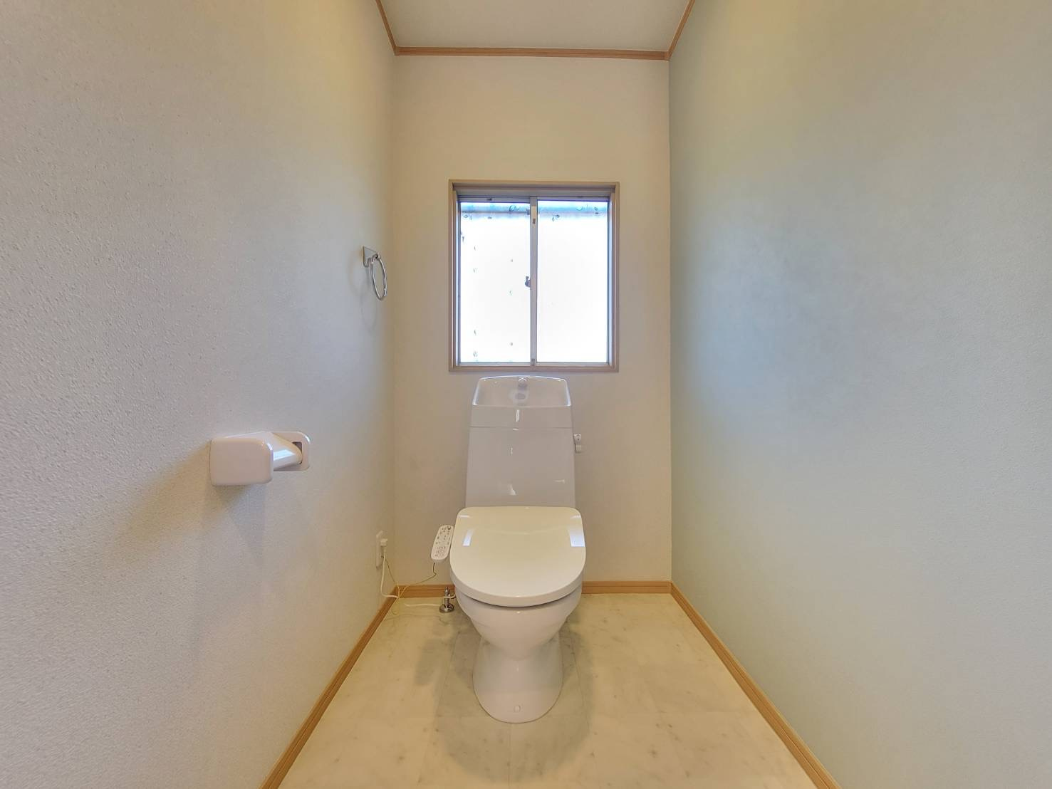 鹿沼市樅山町 平屋中古住宅のトイレ|感染病の予防もできる温水洗浄便座トイレ。毎日清潔＆やさしい使い心地です。
※2025年12月撮影