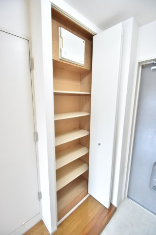 大阪市都島区中野町２丁目の賃貸マンションの玄関