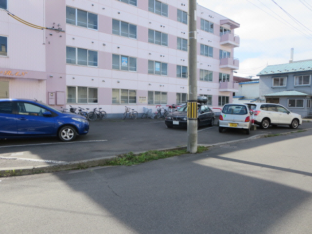 ドミールＲＡＮの駐車場