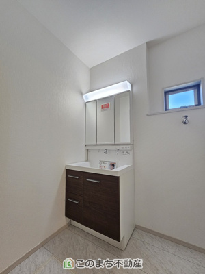 【独立洗面台】 | いろどりアイタウン栃木市大宮町22-P2 | シャンプードレッサーで朝の身支度♪伸びるホースでお掃除も簡単清潔です！