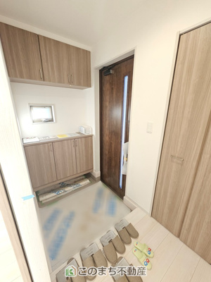 【玄関】 | いろどりアイタウン栃木市大宮町22-P2 | 広々とした玄関スペース♪たくさんの靴を収納できる下駄箱もございます。