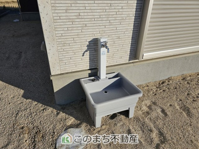 【設備】 | いろどりアイタウン栃木市大宮町22-P2 | 外水栓はアウトドアやガーデニング、車のお手入れにも活躍します。