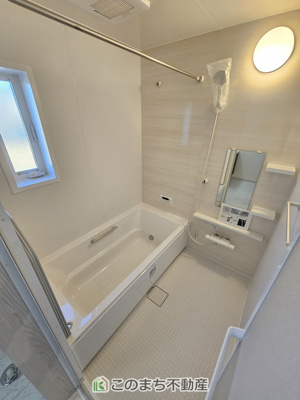 【浴室】 | いろどりアイタウン栃木市大宮町22-P2 | ゆったりと入れるフルオートバスはお子様との団らんバスタイムが楽しめます♪
足を伸ばしてゆったりくつろげる１坪バスルームです☆