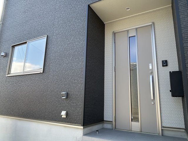 徳島市丈六町長尾建売第１の玄関