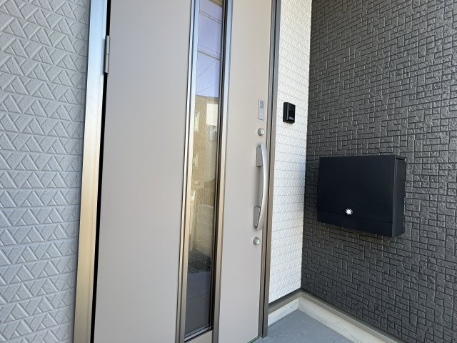 徳島市丈六町長尾建売第１の玄関|カードキー玄関ドア