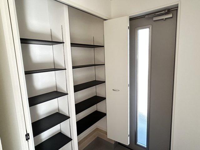 徳島市丈六町長尾建売第１の収納|玄関収納