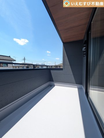 Livele Garden.S　熊谷末広第5のバルコニー|南バルコニーで毎日のお洗濯もラクラク快適
しっかり太陽の光が降り注ぐ南向きなのでお洗濯物が乾きやすい♪
