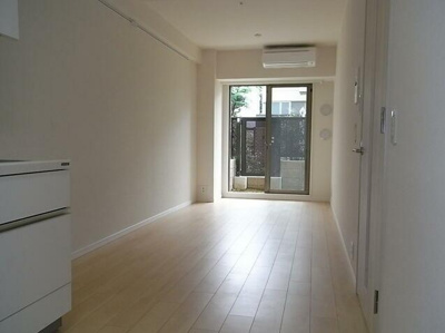 【居間・リビング】 | メゾンカルム西新宿 | 10.2帖のLDK。
