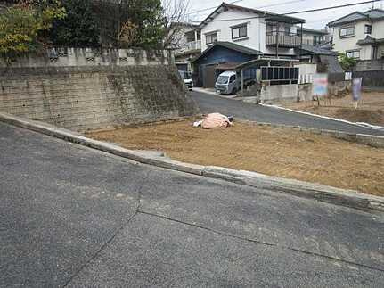 安佐南区長楽寺１丁目の前面道路含む現地写真