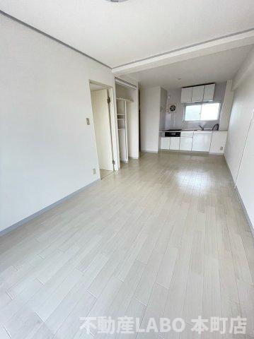 松栄大正ハイツの居間・リビング