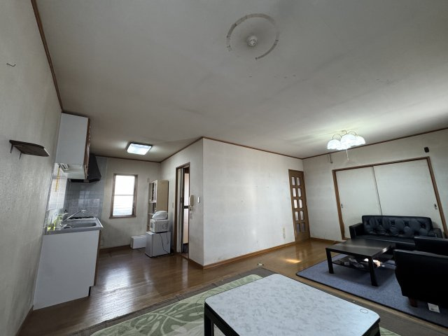 -三丁目不動産-　上里町神保原　中古戸建の居間・リビング