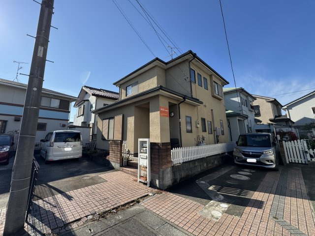 -三丁目不動産-　上里町神保原　中古戸建の前面道路含む現地写真